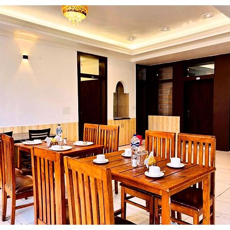 Hotel Premium Travellers # Inn Near Temple - Fully Air Conditioning Hotel - Hygiene And Spacious Room - A Top Rated Luxuary Hotel Merces Buitenkant foto