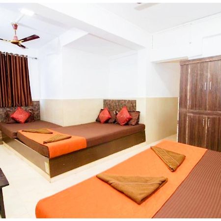 Hotel Premium Travellers # Inn Near Temple - Fully Air Conditioning Hotel - Hygiene And Spacious Room - A Top Rated Luxuary Hotel Merces Buitenkant foto