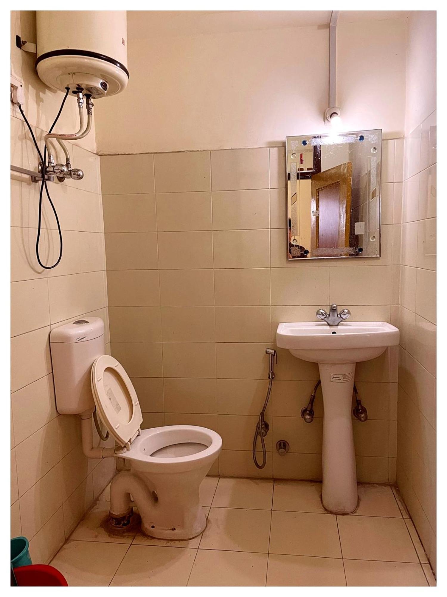 Hotel Premium Travellers # Inn Near Temple - Fully Air Conditioning Hotel - Hygiene And Spacious Room - A Top Rated Luxuary Hotel Merces Buitenkant foto