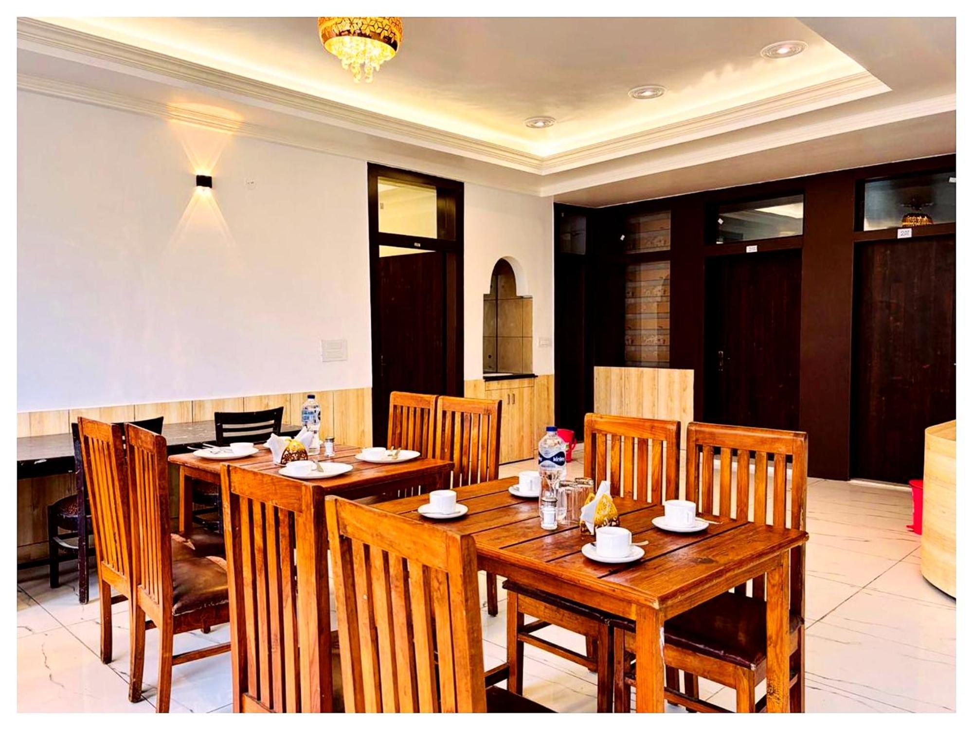 Hotel Premium Travellers # Inn Near Temple - Fully Air Conditioning Hotel - Hygiene And Spacious Room - A Top Rated Luxuary Hotel Merces Buitenkant foto