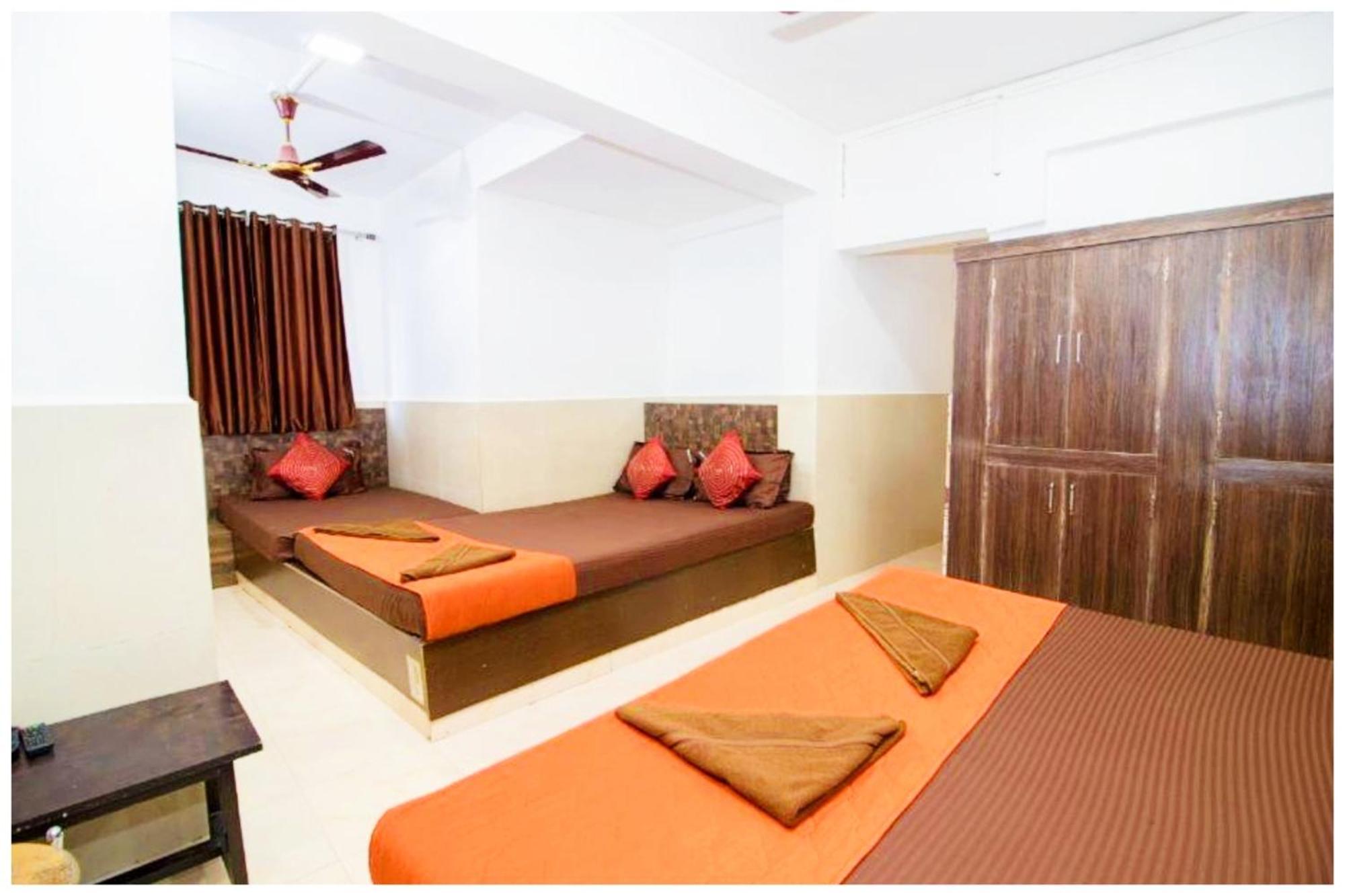 Hotel Premium Travellers # Inn Near Temple - Fully Air Conditioning Hotel - Hygiene And Spacious Room - A Top Rated Luxuary Hotel Merces Buitenkant foto