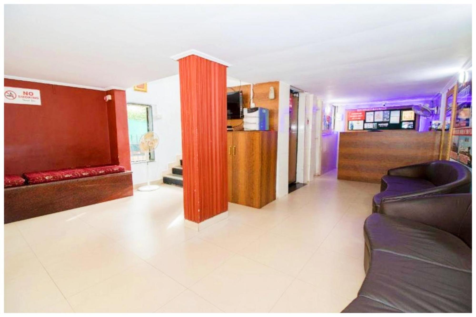Hotel Premium Travellers # Inn Near Temple - Fully Air Conditioning Hotel - Hygiene And Spacious Room - A Top Rated Luxuary Hotel Merces Buitenkant foto