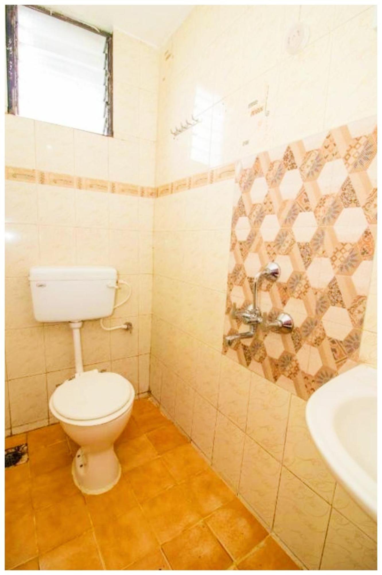 Hotel Premium Travellers # Inn Near Temple - Fully Air Conditioning Hotel - Hygiene And Spacious Room - A Top Rated Luxuary Hotel Merces Buitenkant foto