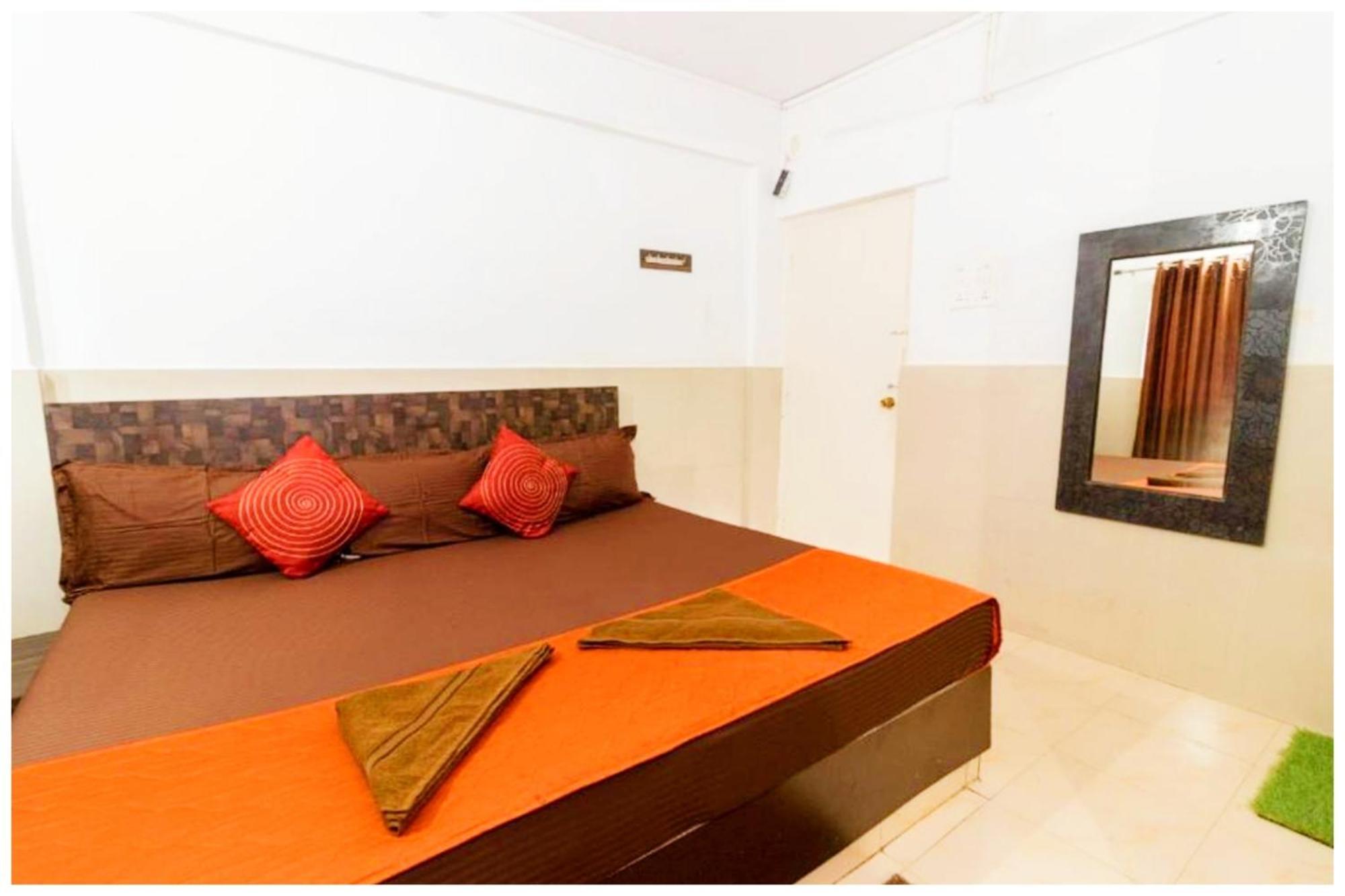 Hotel Premium Travellers # Inn Near Temple - Fully Air Conditioning Hotel - Hygiene And Spacious Room - A Top Rated Luxuary Hotel Merces Buitenkant foto