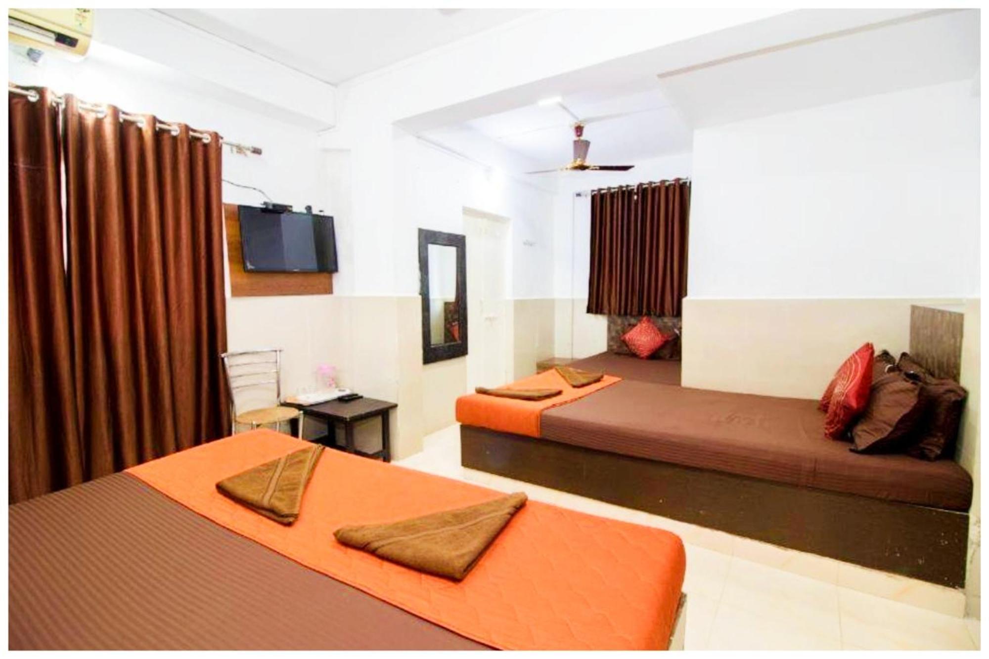 Hotel Premium Travellers # Inn Near Temple - Fully Air Conditioning Hotel - Hygiene And Spacious Room - A Top Rated Luxuary Hotel Merces Buitenkant foto