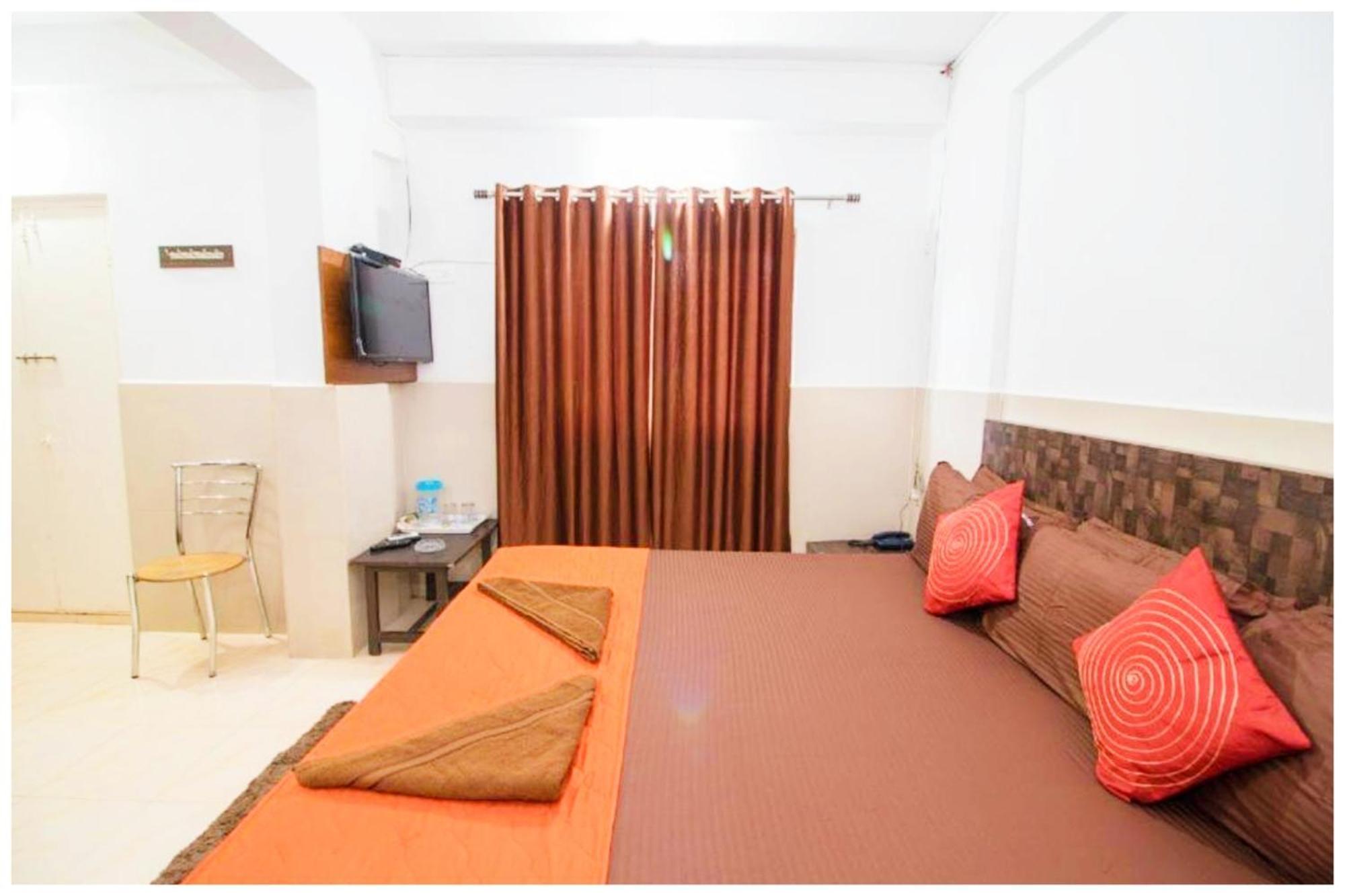 Hotel Premium Travellers # Inn Near Temple - Fully Air Conditioning Hotel - Hygiene And Spacious Room - A Top Rated Luxuary Hotel Merces Buitenkant foto