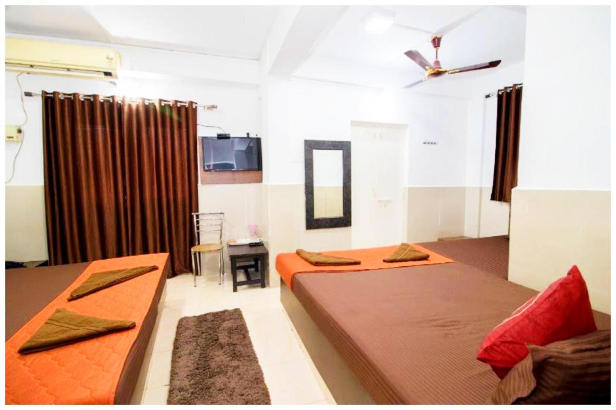 Hotel Premium Travellers # Inn Near Temple - Fully Air Conditioning Hotel - Hygiene And Spacious Room - A Top Rated Luxuary Hotel Merces Buitenkant foto