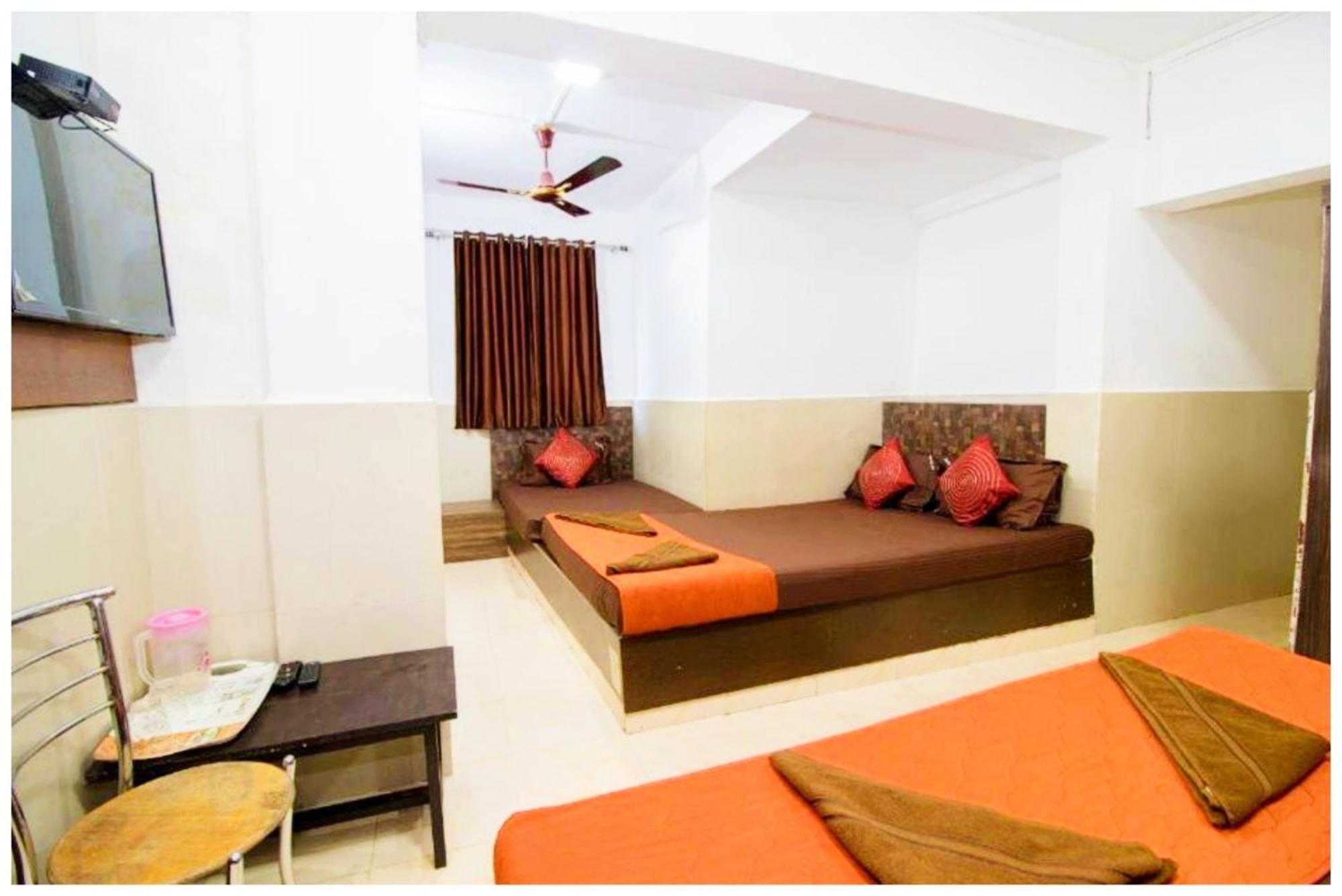 Hotel Premium Travellers # Inn Near Temple - Fully Air Conditioning Hotel - Hygiene And Spacious Room - A Top Rated Luxuary Hotel Merces Buitenkant foto